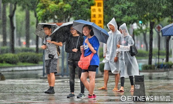 ▲▼  下雨天,天氣,梅雨           。（圖／記者張一中攝）