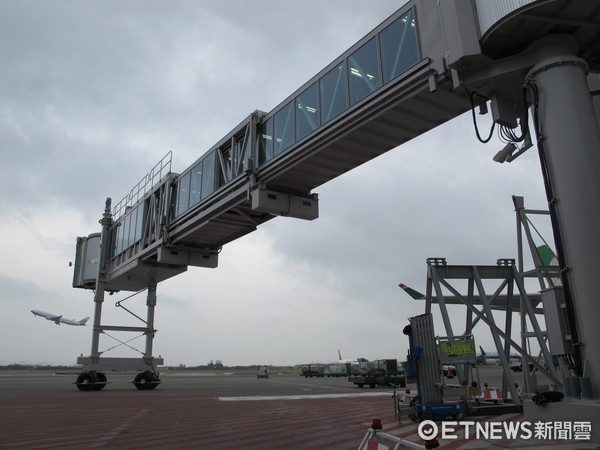 ▲▼桃機花6千萬元整修停機坪、空橋等。（圖／桃園機場提供）