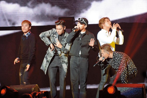 BIGBANG去年登上富比世（Forbes）的「30歲以下收入TOP30」排行榜，位列13名，總收入高達新台幣14.3億元。（左起勝利、T.O.P、G-Dragon、大聲、太陽）（東方IC）