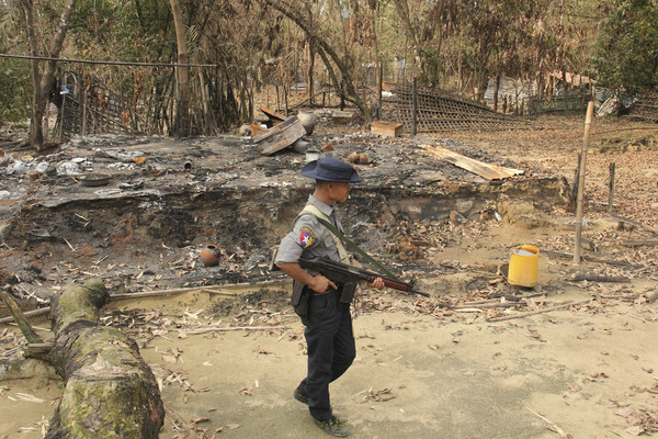 ▲▼羅興亞，緬甸國防軍，村莊，燒毀。（圖／達志影像／美聯社）