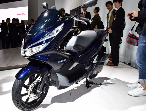 ▲2017東京車展／熟悉的可換電池！Honda PCX新動力亮相。（圖／記者游鎧丞攝）