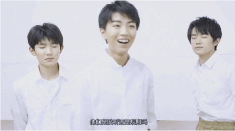 ▲▼TFBOYS王俊凱玩「不眨眼遊戲」睜大雙眼，弟弟全閉眼耍他。（圖／翻攝自新浪綜藝微博）