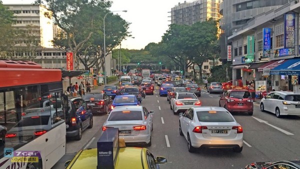 ▲新加坡政府2018年起擬「減少車輛」　搶救交通阻塞問題（圖／小七觀點提供）