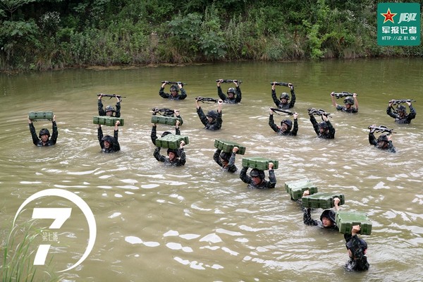 ▲▼解放軍日常的訓練過程。（圖／翻攝自軍報記者）