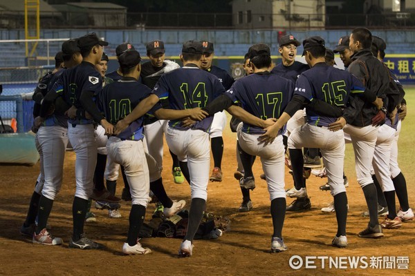 ▲花蓮體中跳舞慶祝勝利。（圖／記者林育正攝）