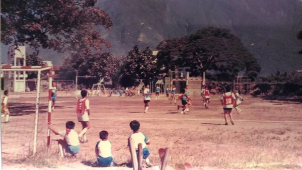 ▲30年前花蓮足球札根的開拓老照片             。（圖／何長發提供）