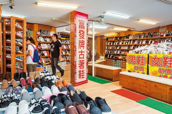 儘管成了台灣最大本土鞋品牌，富發牌堅持不開加盟，只有一家台中逢甲總店。