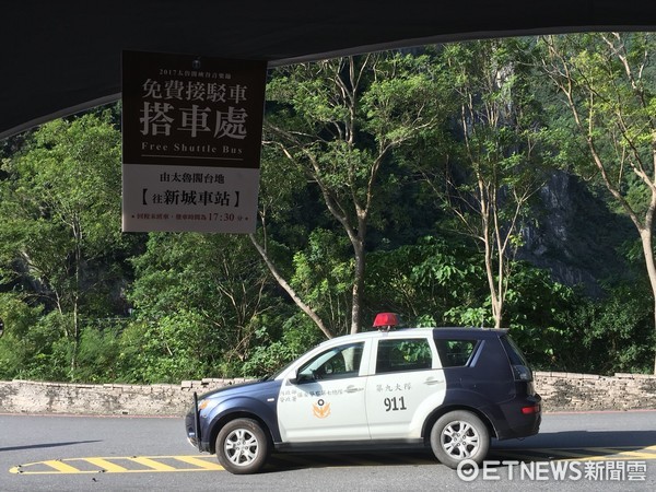 太魯閣峽谷音樂節28日登場，新城警分局與保七第九大隊負責交通維安，讓樂迷均能享受到順暢無虞的疏運配套行程。（圖／記者王兆麟攝）