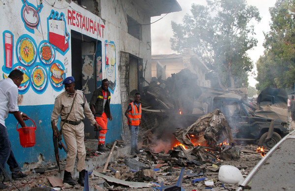 ▲▼索馬利亞首都一間飯店外傳出爆炸案，已有23人死亡。（圖／路透社）