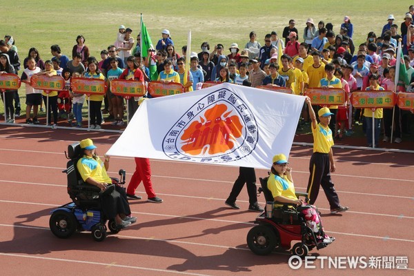 ▲第12屆台南市身心障礙國民運動會，29日上午於台南市永華田徑場熱鬧開幕。（圖／市府提供）