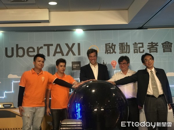 ▲uberTAXI正式上線，初期在台北率先登場，比照小黃費率收費，僅收現金。（圖／記者賴文萱攝）