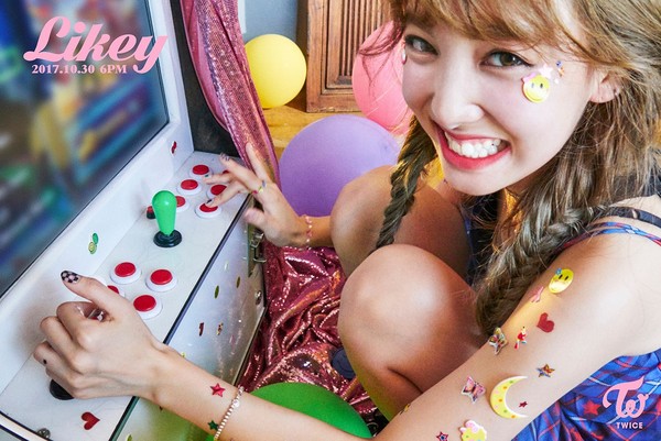 ▲TWICE《LIKEY》宣傳照。（圖／翻攝自TWICE臉書）