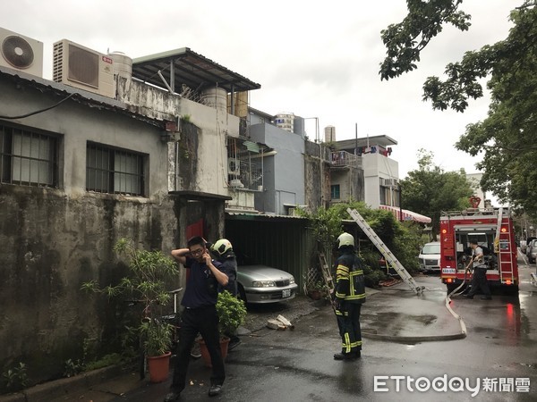 ▲北市北投公館路公寓發生火警。（圖／記者張曼蘋翻攝）