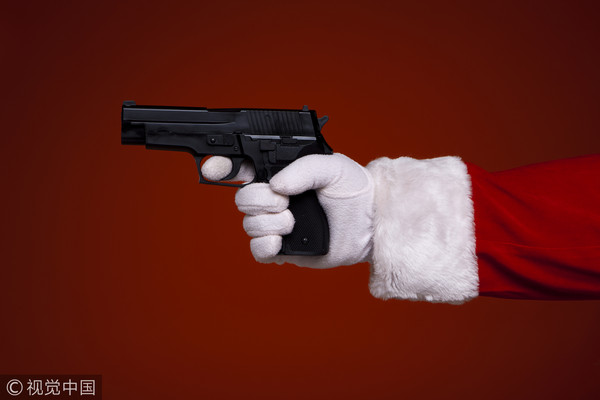 ▲扮聖誕老人開槍掃射！萬聖派對多人中彈...他奪槍失敗身亡。（圖／視覺中國）