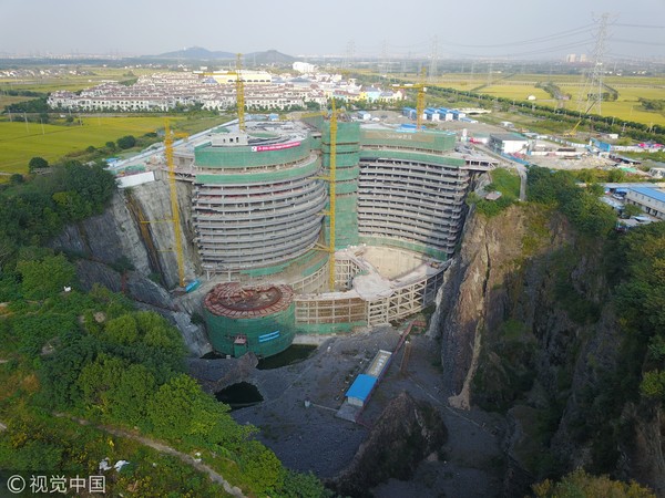 ▲▼上海「深坑酒店」建80公尺深洞內。（圖／CFP）
