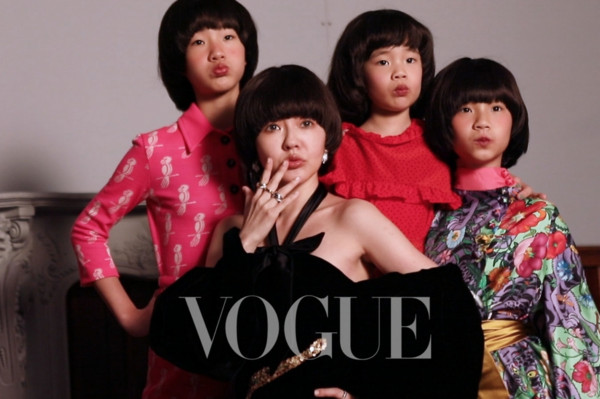 小S向歐美時尚辣媽維多莉亞貝克漢下戰帖！帶著三個女兒登上台灣《VOGUE》11月號雜誌。