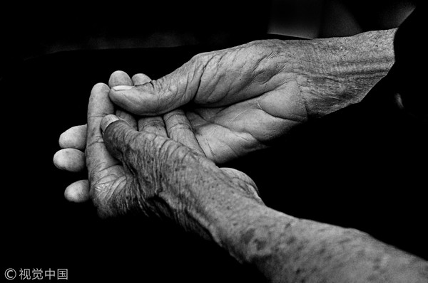 ▲老人，老太太，老奶奶，老婦，手，老人的手，示意圖。（圖／CFP）