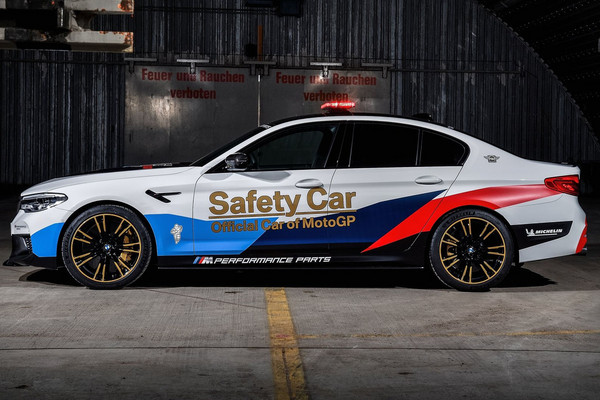 ▲MotoGP全新安全車亮相！BMW M5「重武裝版」火力更強大。（圖／翻攝自BMW）
