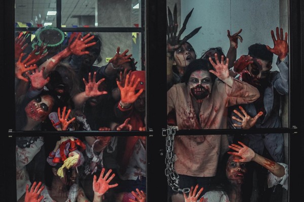 ▲▼萬聖節快樂！宿霧機場成屍速列車。（圖／翻攝自Mactan Cebu Airport facebook）