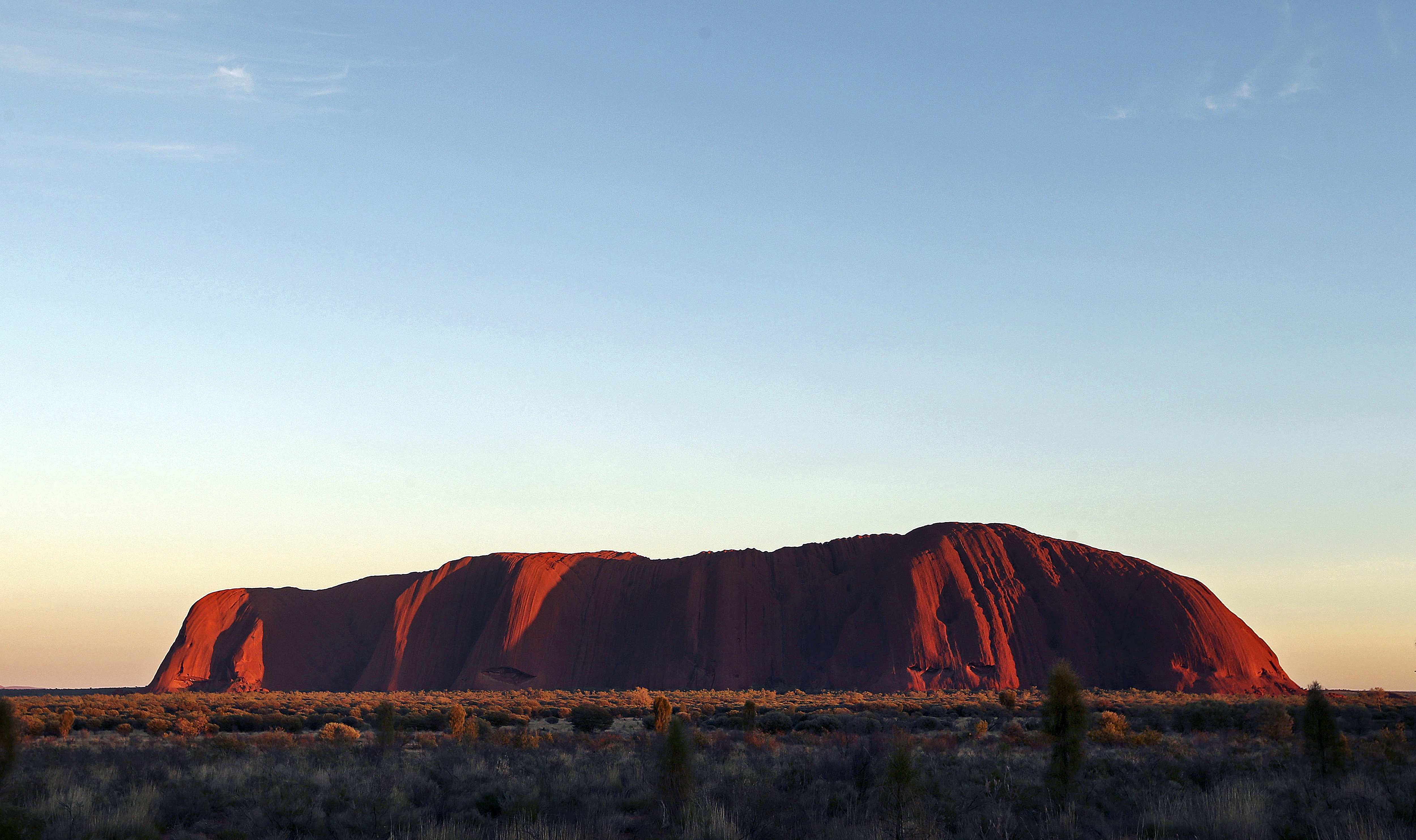 ▲▼澳洲將在2019年禁止遊客攀爬烏盧魯（Uluru，又名艾爾斯岩）。（圖／達志影像／美聯社）