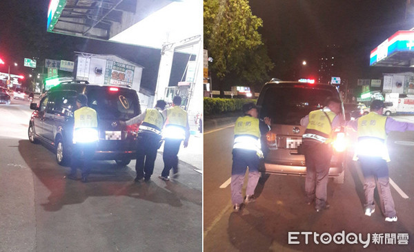 ▲女子車輛拋錨，樹林警暖心幫忙推車。（圖／記者林煒傑翻攝）