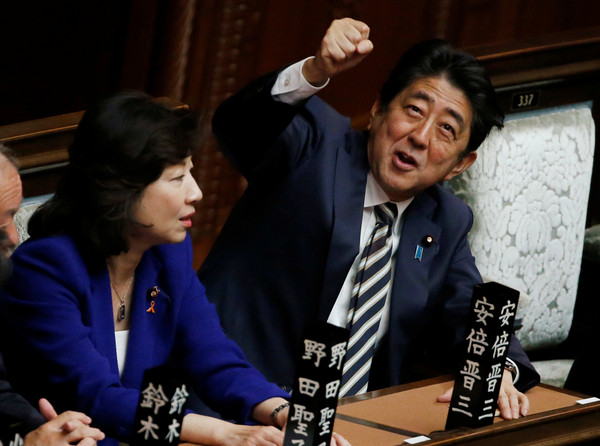 ▲▼安倍晉三再被選為第98任日本首相。（圖／路透社）