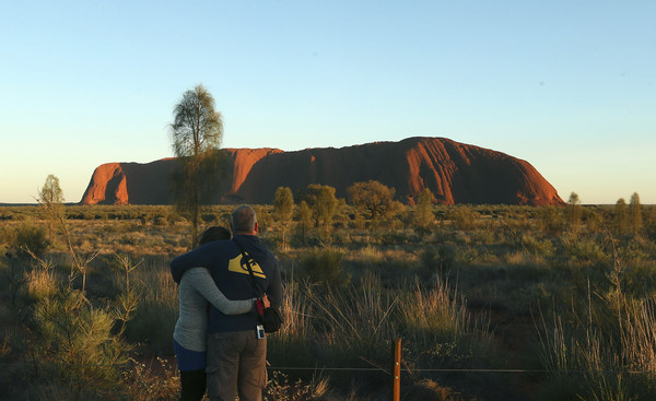 ▲▼澳洲將在2019年禁止遊客攀爬烏盧魯（Uluru，又名艾爾斯岩）。（圖／達志影像／美聯社）