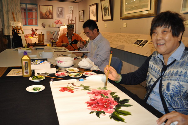 ▲新竹市8位眷村藝術家聯合展出「眷村榮譽～藝術之美主題特展」。