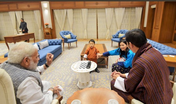 ▲▼莫迪與不丹國王夫婦會面。（圖／Narendra Modi推特）