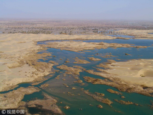 ▲▼塔克拉瑪干沙漠的塔里木河是中國最長的內流河。（圖／CFP）