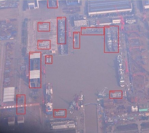 江南造船廠內有多達13艘在建軍艦，相當於一個中等國家海軍艦艇的數量和噸位總和。（圖／翻攝自大陸網站）