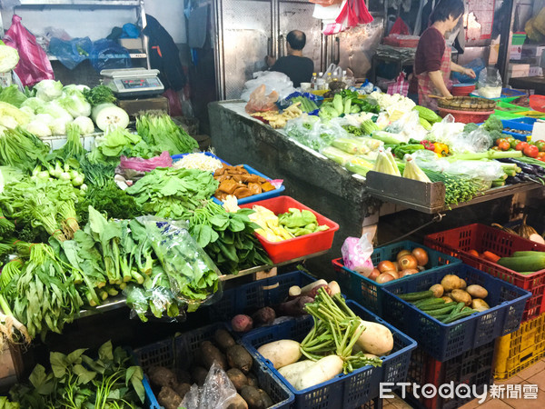 傳統市場、蔬菜、小黃瓜、菜花、茄子（圖／記者徐文彬攝）