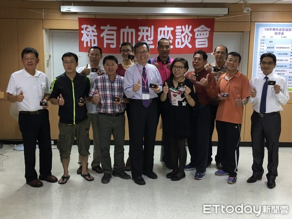 ▲台南捐血中心11月3日舉辦了稀有血型捐血人座談會，為這群千分之1的緣份搭起了相見歡的橋樑，計有11位稀有的捐血人相聚一堂。（圖／記者林悅攝）
