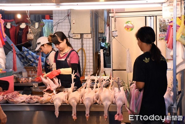 花蓮市公所為促進傳統市場商機，以購物集點換摸彩券的方式來吸引消費者青睞，活動推出至今，消費合計初估有620萬元。（圖／花蓮市公所提供）