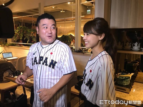 ▲搞笑藝人山崎弘也，以及女主播宮澤智現身慶功宴。（圖／記者王真魚攝）