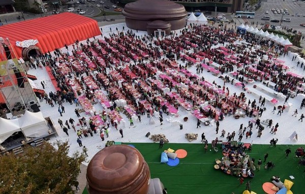 ▲2017年南韓首爾的泡菜節。（圖／翻攝自臉書／서울김장문화제）