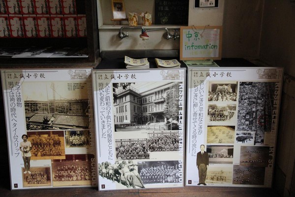 因為少子化而廢除的學校，咖啡店裡有過去學校的老照片。