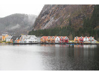 曲折的海岸線上卻是峭壁　搭遊艇欣賞挪威必看的峽灣
