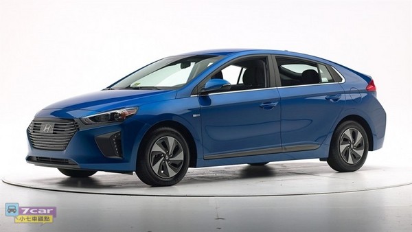 Hyundai IONIQ Hybrid 獲得 IIHS 撞擊測試 Top Safety Pick + 頂級安全評價