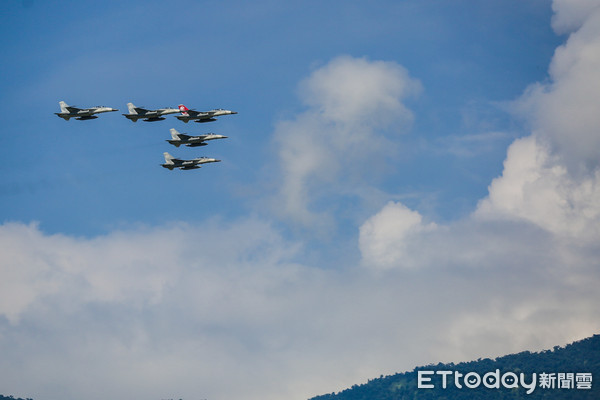 ▲空軍花蓮基地營區開放全兵力預校-F16、幻象2000、IDF經國號衝場表演。（圖／記者林世文攝）