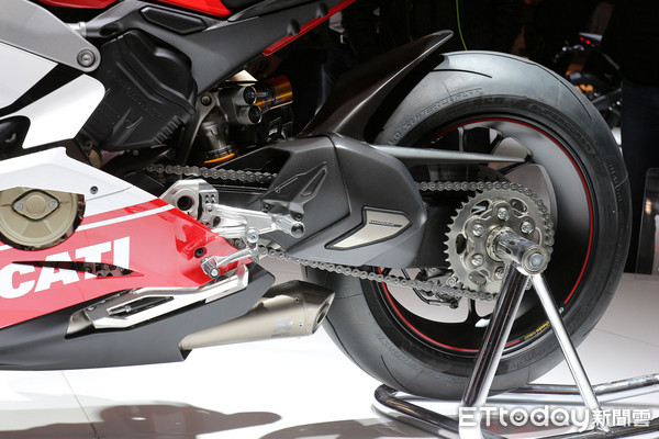 ▲2017米蘭車展／賽車動力植入！Ducati發表Panigale V4。（圖／記者張慶輝攝）
