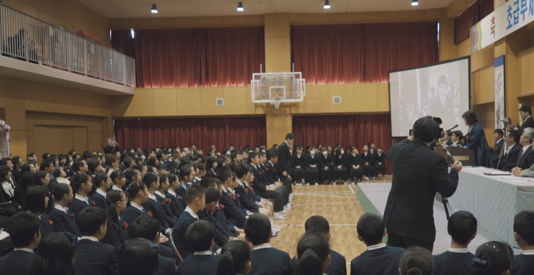 遭射飛彈老師仍教學生「畫金正恩」　東京北韓學校慘被日人欺悔（翻攝自Rocknews24）