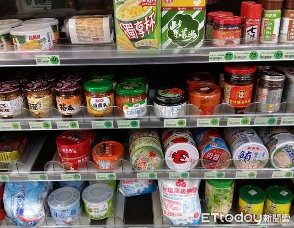 ▲預告修正「包裝食品營養標示」　單位寫英文「麻ㄟ通」。食品包裝,標示（圖／記者嚴云岑攝）