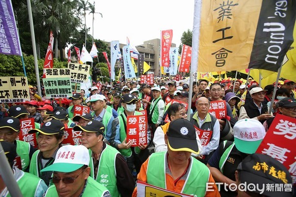 ▲▼勞團抗議一例一休修法。（圖／記者季相儒攝）