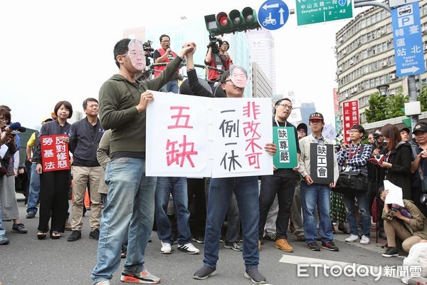 ▲▼勞團抗議一例一休修法。（圖／記者季相儒攝）