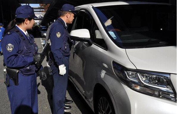 中國野雞計程車淹沒大阪機場　日本老司機全崩潰：拜託快滾（翻攝自MBS.JP）