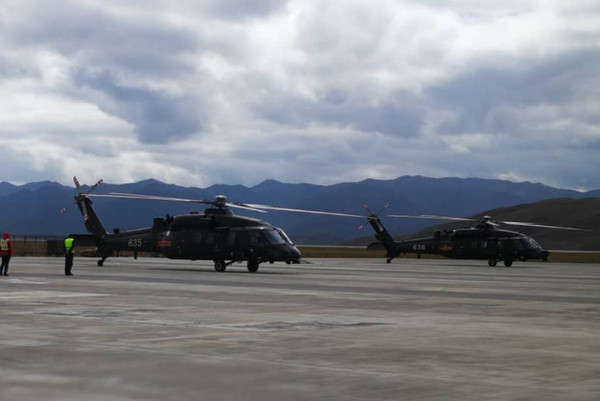 2架直-20直升機進行高原試飛，表明該機不久後便能批量生產、交付部隊，將對解放軍邊境作戰增添一大利器。（圖／翻攝自大陸網站）