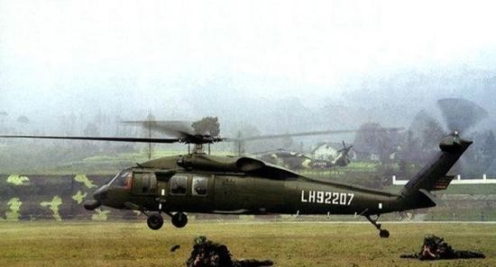 解放軍陸軍航空兵裝備的黑鷹直升機。（圖／翻攝自新浪軍事）