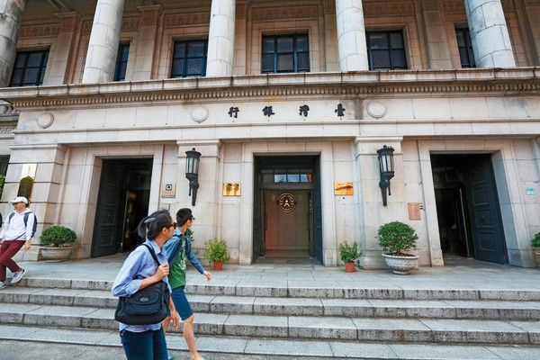 和訊公司今年承包台灣銀行的「國內匯款暨票據集中化作業系統」等3個採購案。
