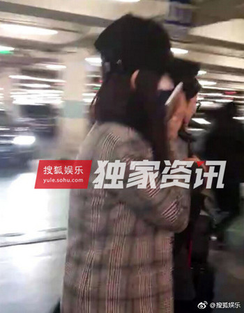 ▲▼馬蓉被拍到現身北京機場，身影落寞。（圖／翻攝自搜狐娛樂微博）